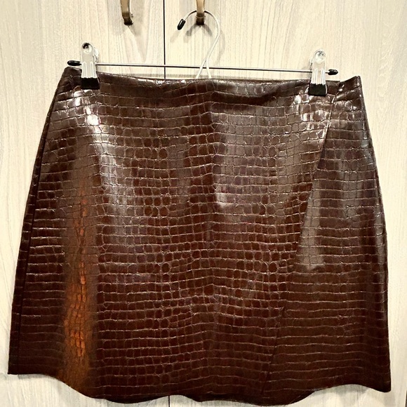 Skirt Dynamite - Picture 2 of 3